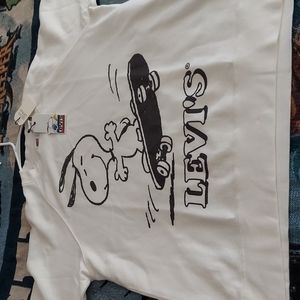 Levis Sweater T Snoopy Edition.